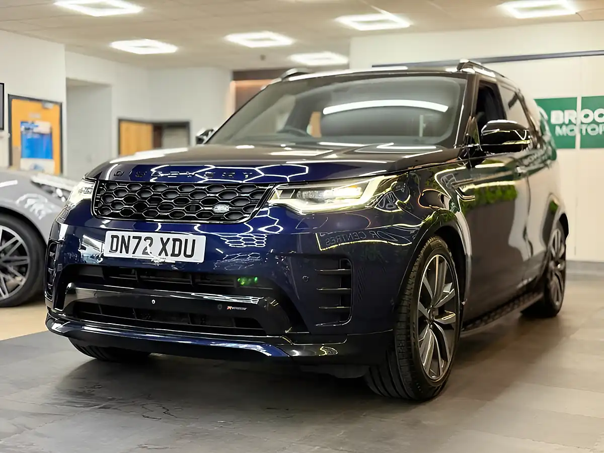 Used 2023 Land Rover Discovery R-Dynamic Se Blue - Interior and Exterior details 8