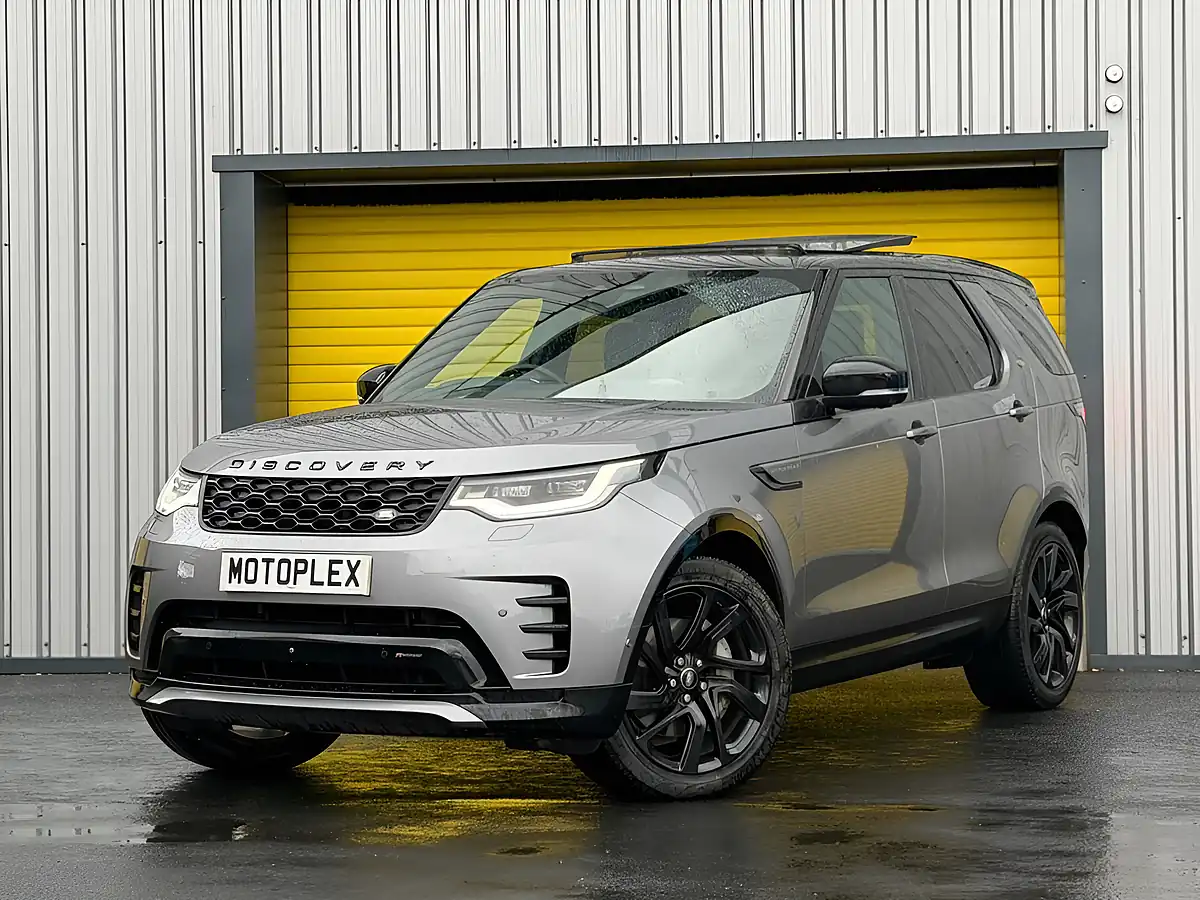 Used 2023 Land Rover Discovery R-Dynamic Se Grey - Front View
