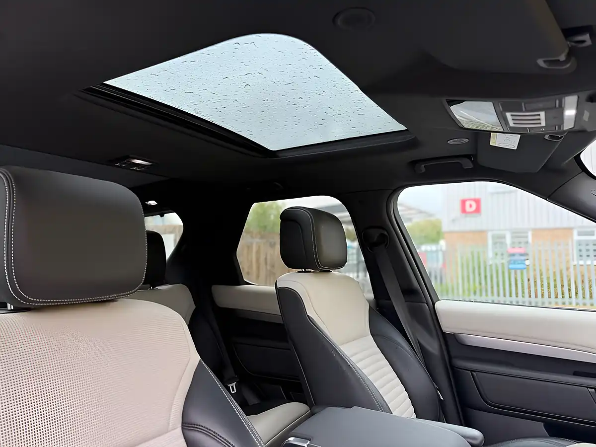 Used 2023 Land Rover Discovery R-Dynamic Se Grey - Interior and Exterior details 11