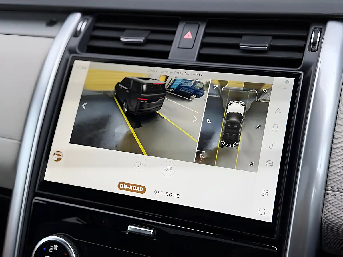 Used 2023 Land Rover Discovery R-Dynamic Se Grey - Interior and Exterior details 13