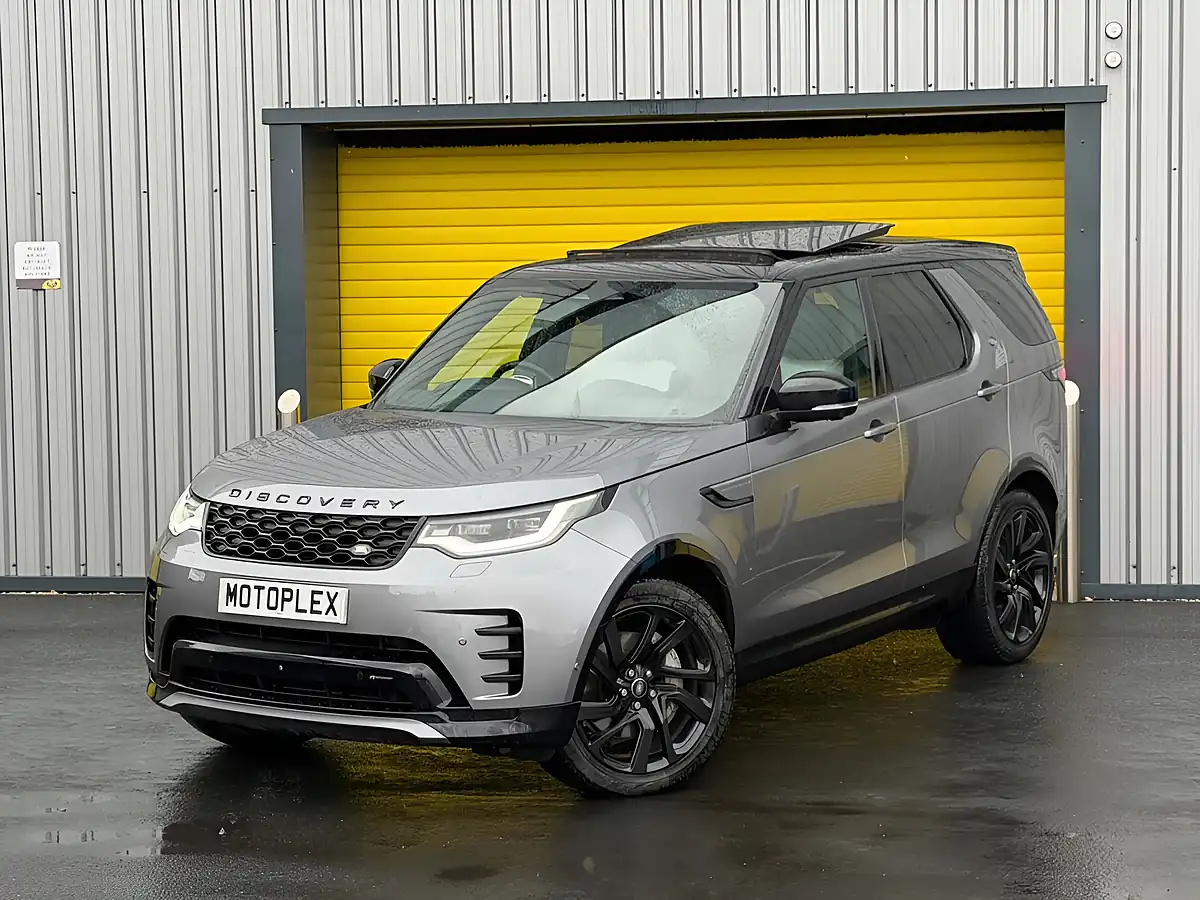 Used 2023 Land Rover Discovery R-Dynamic Se Grey - Interior and Exterior details 14
