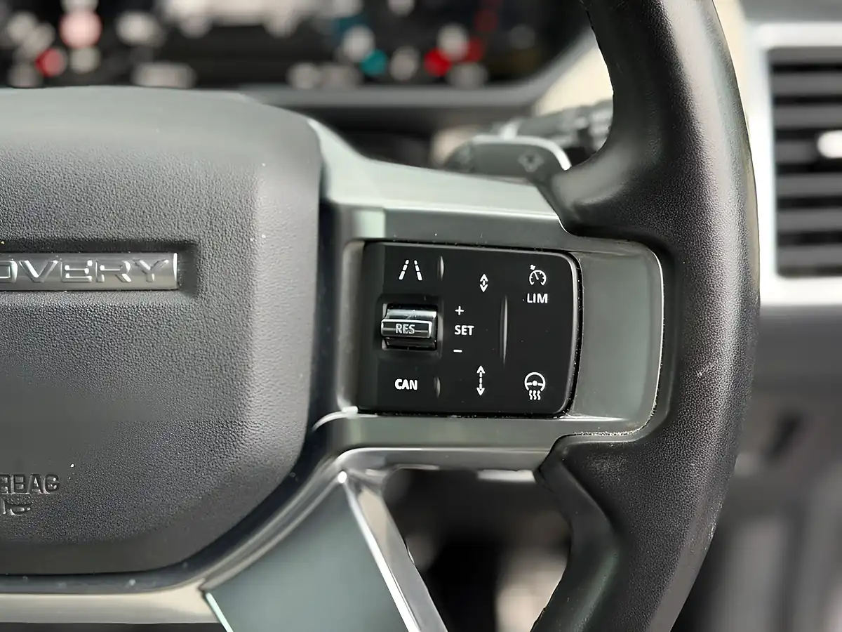 Used 2023 Land Rover Discovery R-Dynamic Se Grey - Interior and Exterior details 17