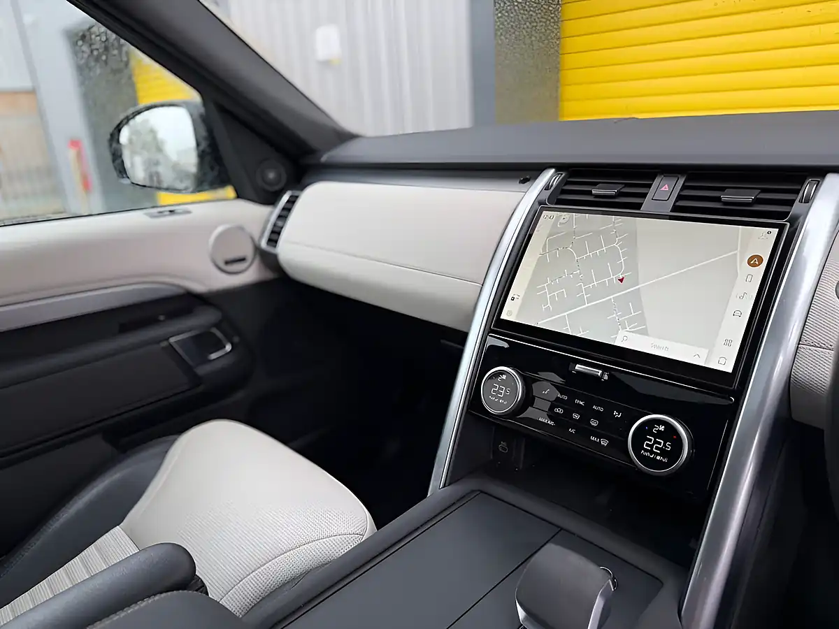Used 2023 Land Rover Discovery R-Dynamic Se Grey - Interior and Exterior details 18