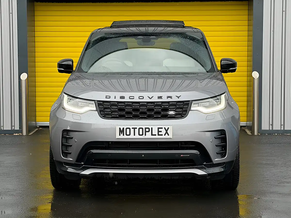Used 2023 Land Rover Discovery R-Dynamic Se Grey - Interior and Exterior details 4