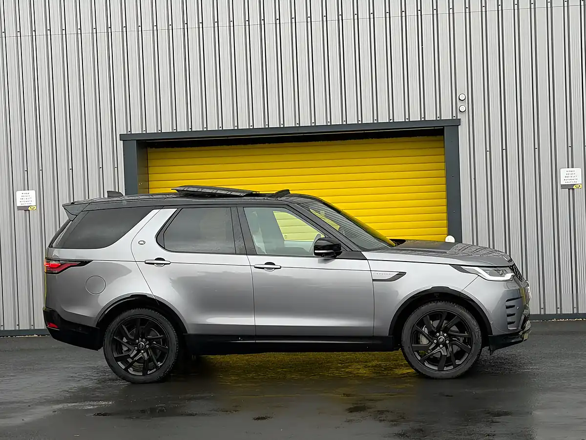Used 2023 Land Rover Discovery R-Dynamic Se Grey - Interior and Exterior details 6