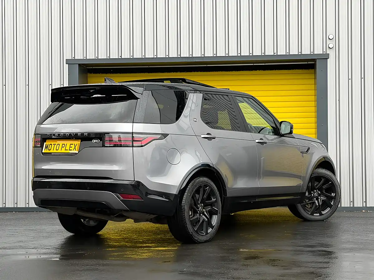Used 2023 Land Rover Discovery R-Dynamic Se Grey - Interior and Exterior details 7