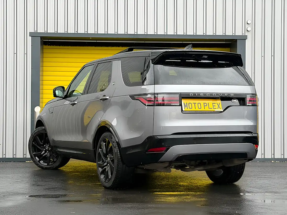 Used 2023 Land Rover Discovery R-Dynamic Se Grey - Interior and Exterior details 9