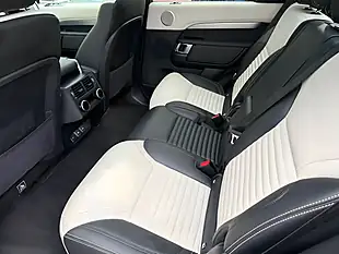 Used 2023 Land Rover Discovery R-Dynamic Se Lantau Bronze - Interior and Exterior details 10