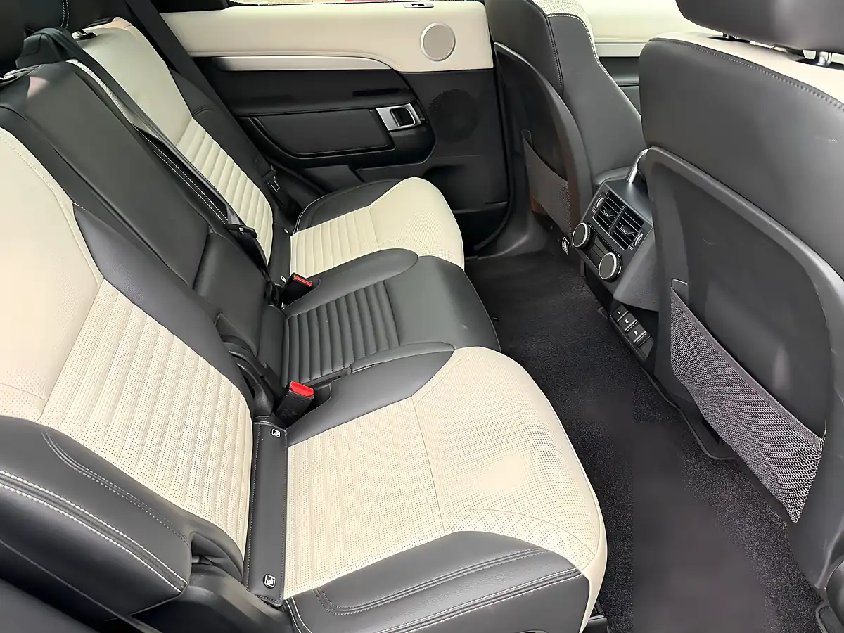 Used 2023 Land Rover Discovery R-Dynamic Se Lantau Bronze - Interior and Exterior details 11
