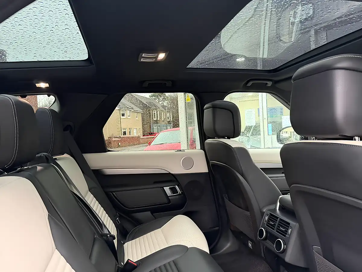 Used 2023 Land Rover Discovery R-Dynamic Se Lantau Bronze - Interior and Exterior details 12