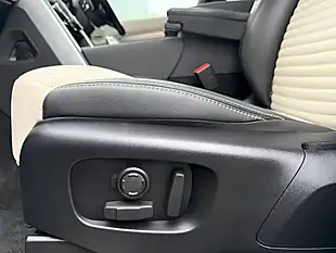 Used 2023 Land Rover Discovery R-Dynamic Se Lantau Bronze - Interior and Exterior details 15