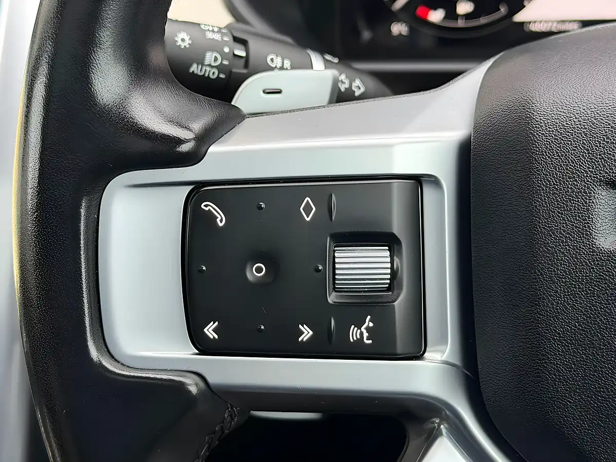 Used 2023 Land Rover Discovery R-Dynamic Se Lantau Bronze - Interior and Exterior details 16