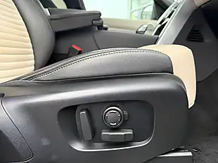 Used 2023 Land Rover Discovery R-Dynamic Se Lantau Bronze - Interior and Exterior details 17