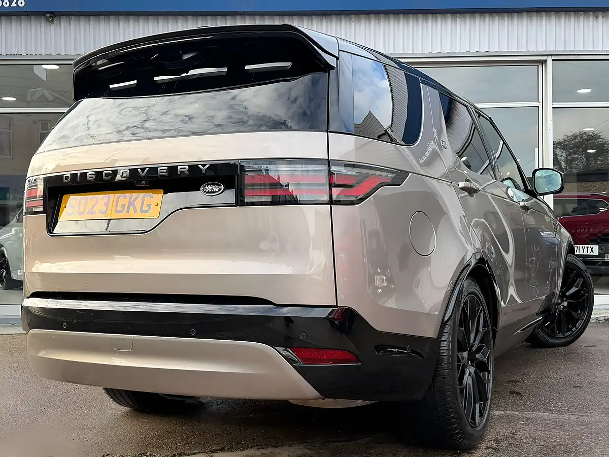 Used 2023 Land Rover Discovery R-Dynamic Se Lantau Bronze - Interior and Exterior details 3