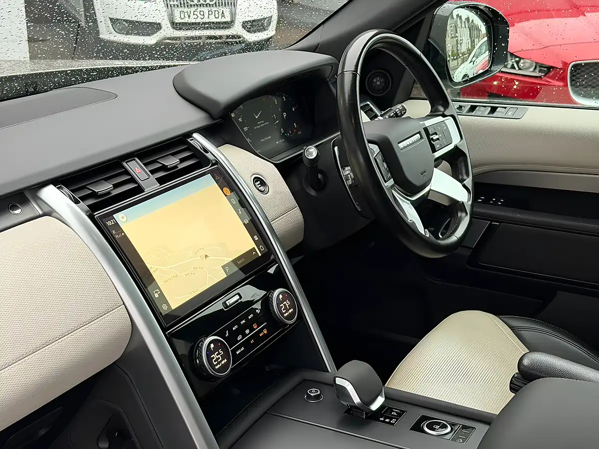 Used 2023 Land Rover Discovery R-Dynamic Se Lantau Bronze - Interior and Exterior details 6