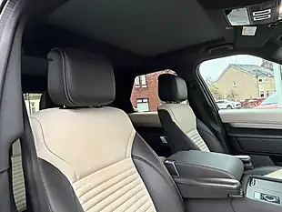 Used 2023 Land Rover Discovery R-Dynamic Se Lantau Bronze - Interior and Exterior details 7