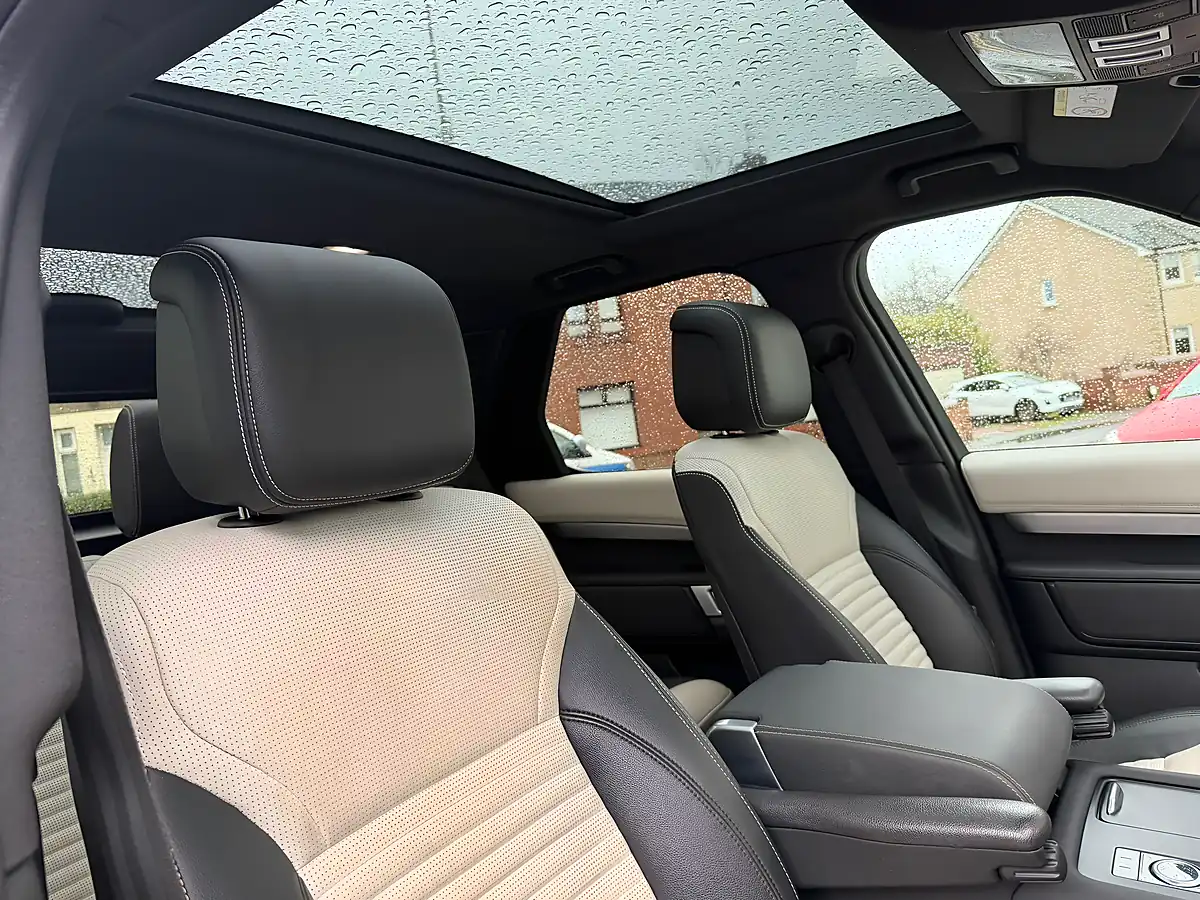 Used 2023 Land Rover Discovery R-Dynamic Se Lantau Bronze - Interior and Exterior details 8