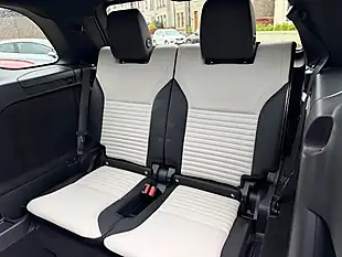 Used 2023 Land Rover Discovery R-Dynamic Se Lantau Bronze - Interior and Exterior details 9