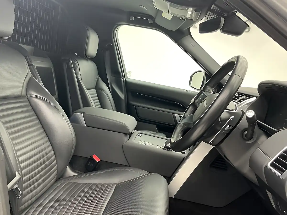Used 2023 Land Rover Discovery Se Silver - Interior and Exterior details 10