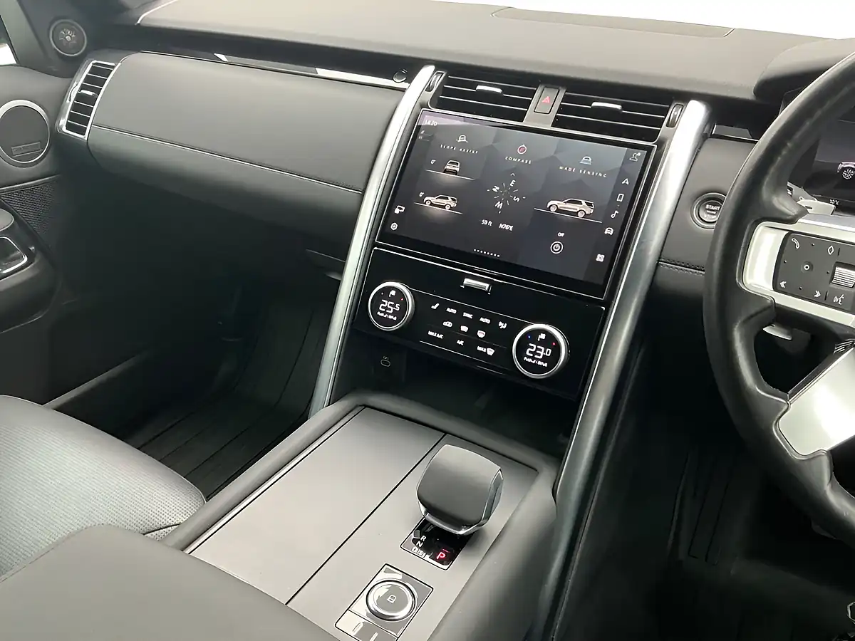 Used 2023 Land Rover Discovery Se Silver - Interior and Exterior details 17