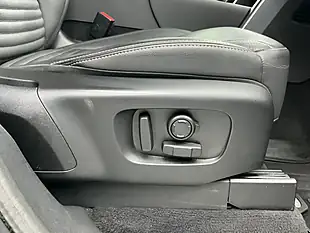 Used 2023 Land Rover Discovery Se Silver - Interior and Exterior details 19