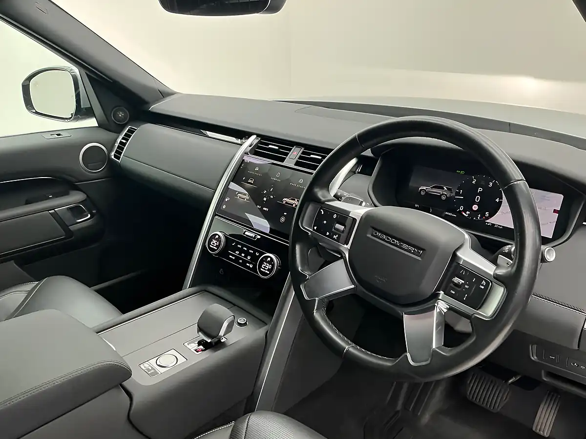 Used 2023 Land Rover Discovery Se Silver - Interior and Exterior details 9