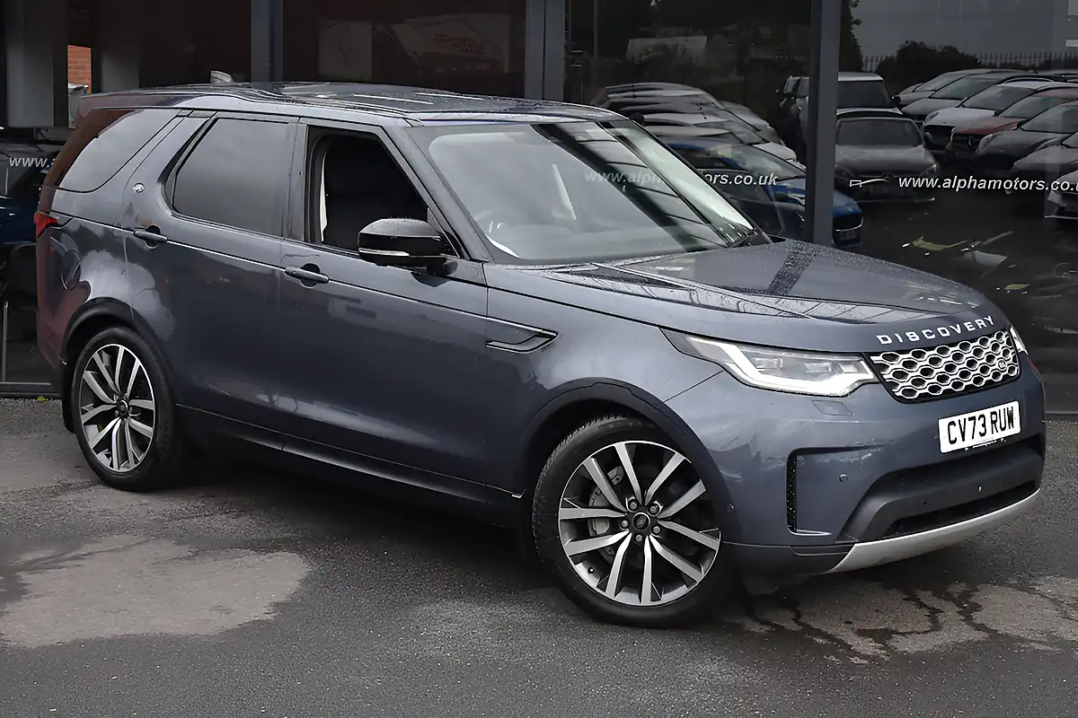 Used 2023 Land Rover Discovery Se Varesine Blue - Front View