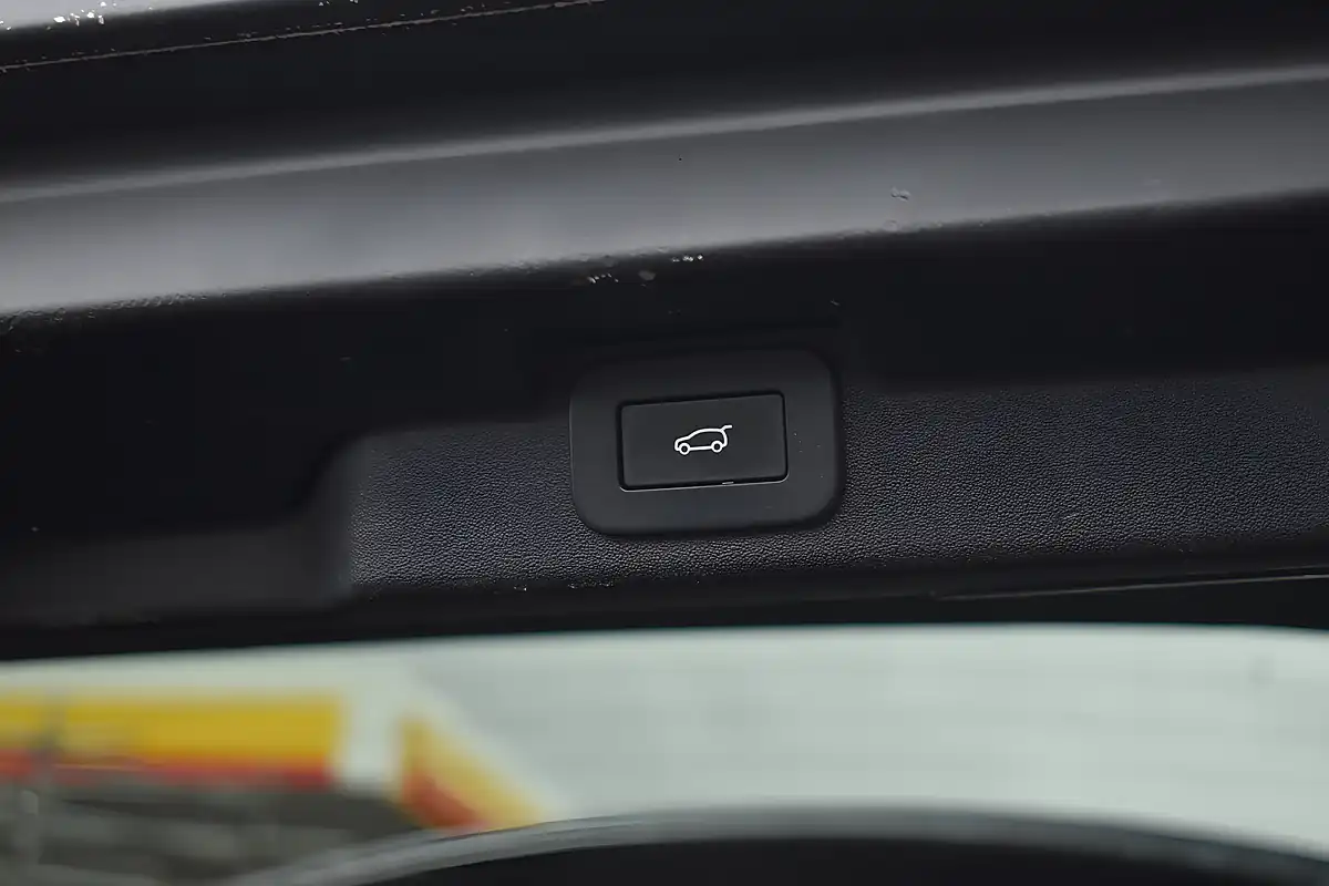 Used 2023 Land Rover Discovery Se Varesine Blue - Interior and Exterior details 14