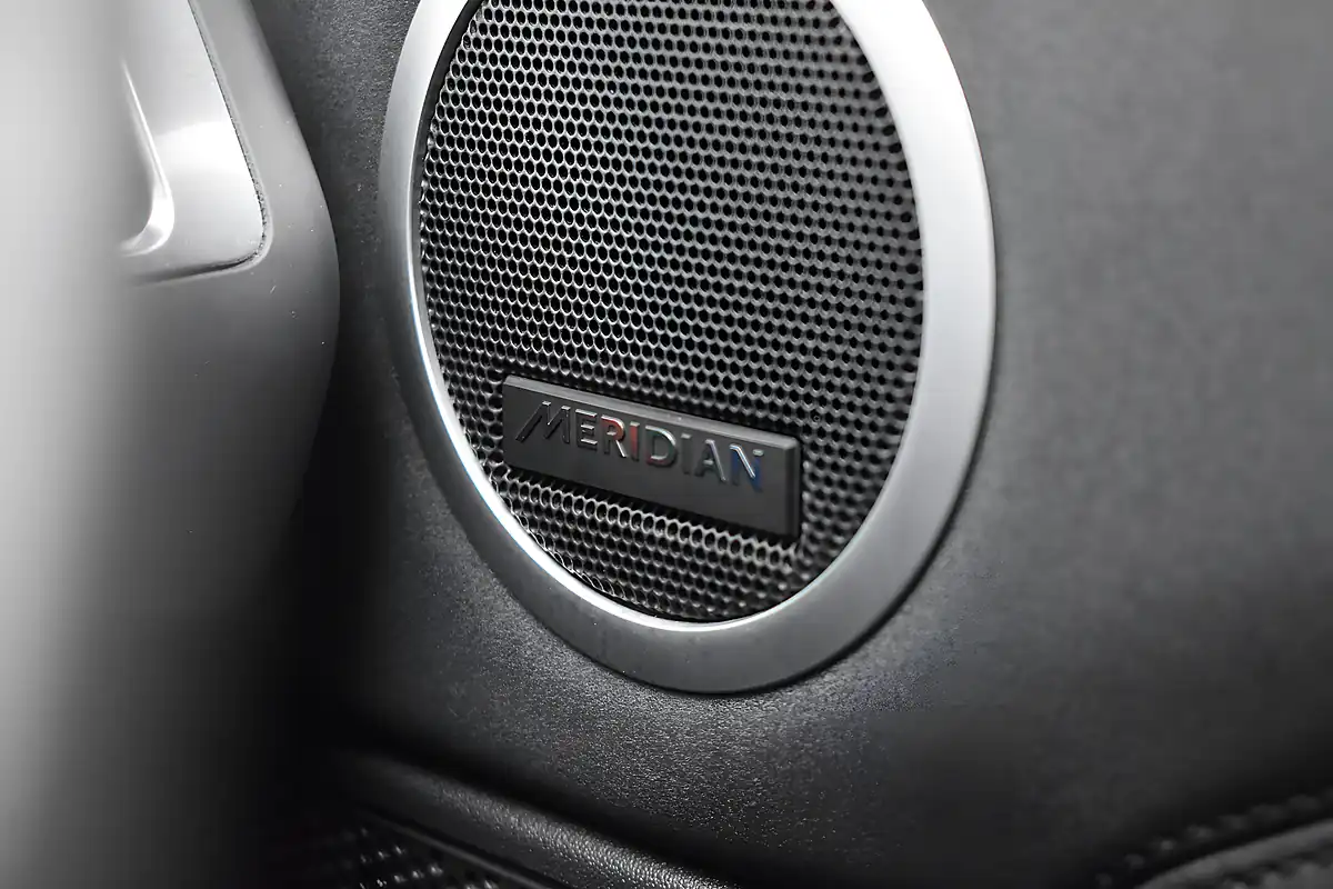 Used 2023 Land Rover Discovery Se Varesine Blue - Interior and Exterior details 16