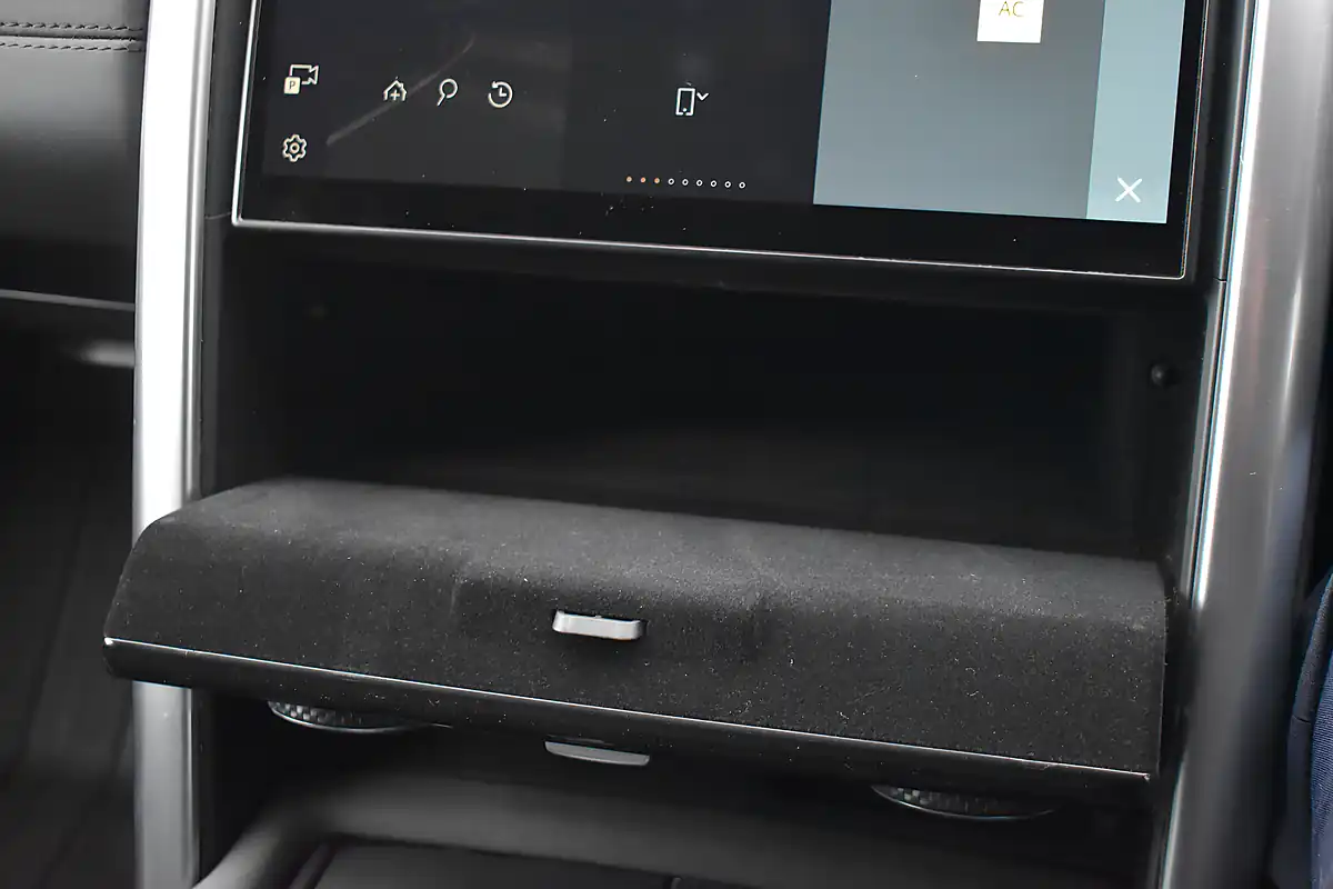 Used 2023 Land Rover Discovery Se Varesine Blue - Interior and Exterior details 18