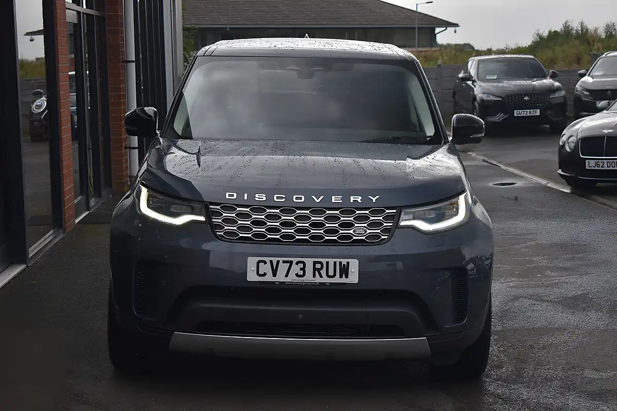 Used 2023 Land Rover Discovery Se Varesine Blue - Interior and Exterior details 3