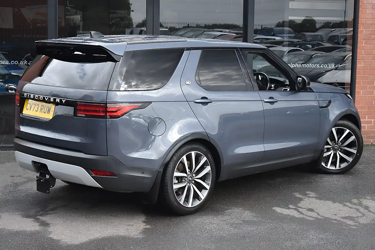 Used 2023 Land Rover Discovery Se Varesine Blue - Interior and Exterior details 5