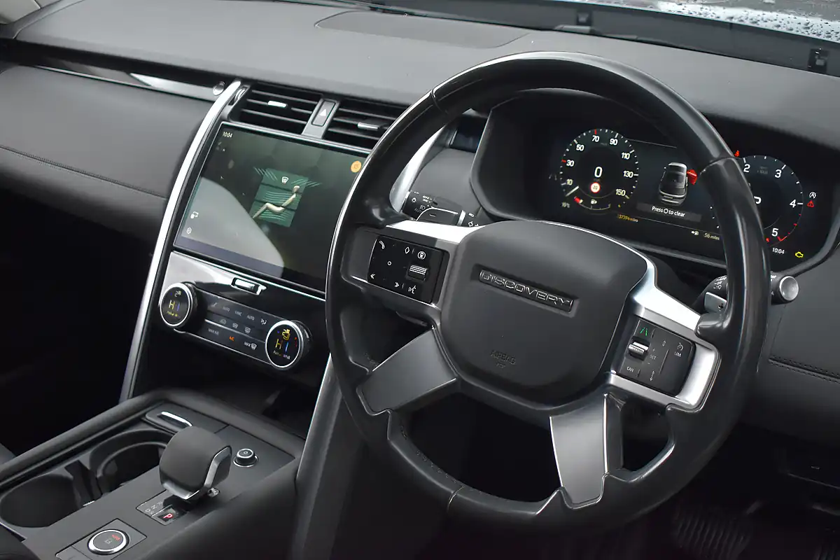 Used 2023 Land Rover Discovery Se Varesine Blue - Interior and Exterior details 8