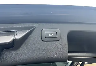 Used 2023 Land Rover Discovery Sport Urban Edition Portofino Blue - Interior and Exterior details 18