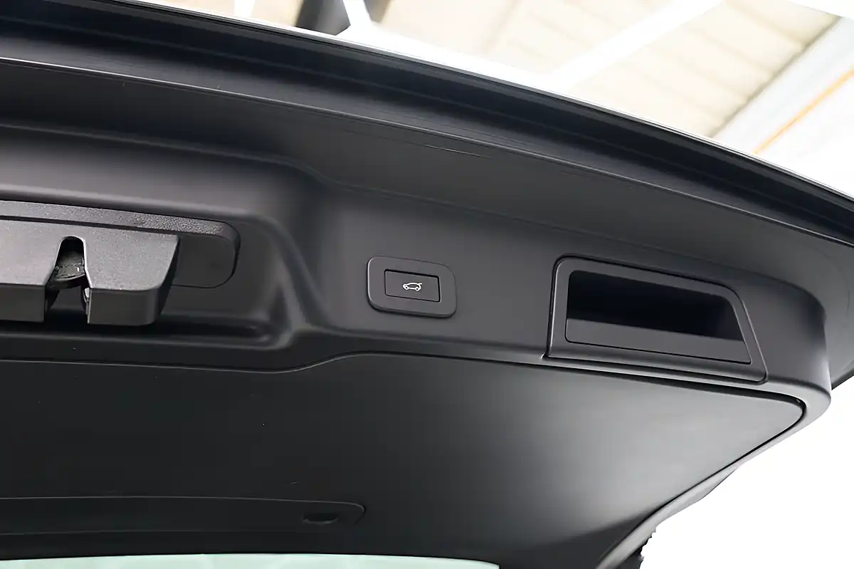 Used 2023 Land Rover Range Rover Evoque Dynamic Se Silver - Interior and Exterior details 14