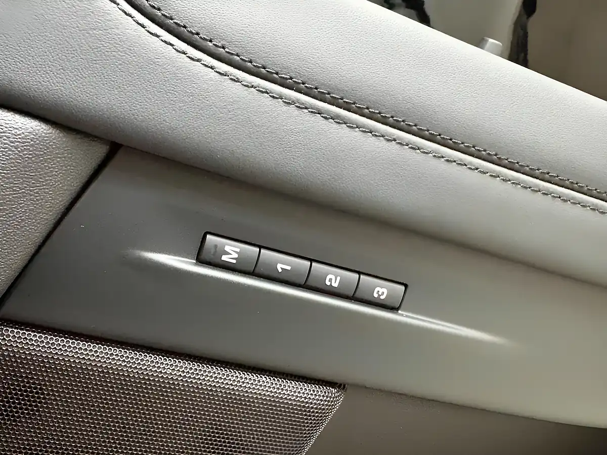 Used 2023 Land Rover Range Rover Evoque R-Dynamic Hse White - Interior and Exterior details 13