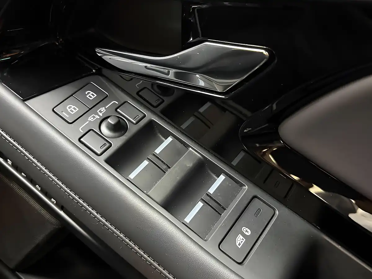 Used 2023 Land Rover Range Rover Evoque R-Dynamic Hse White - Interior and Exterior details 19