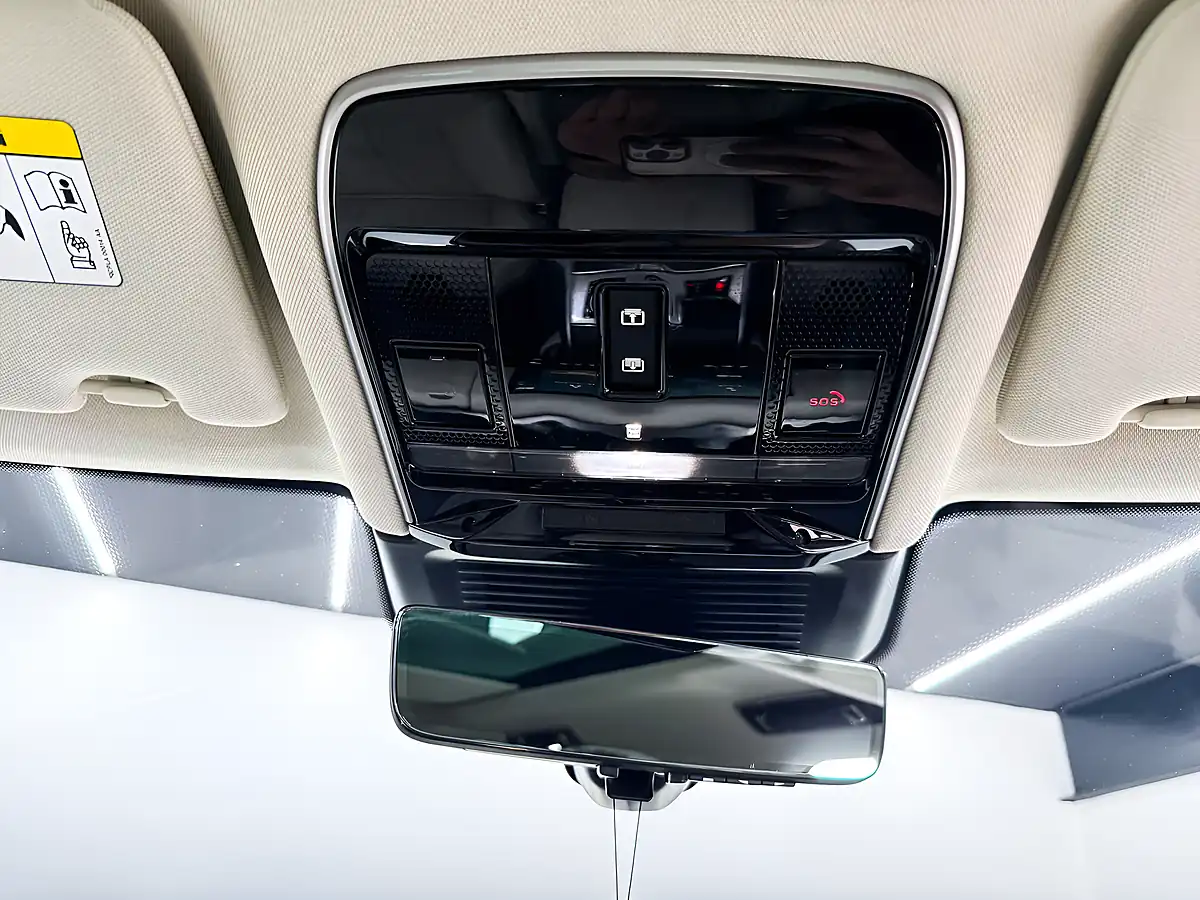 Used 2023 Land Rover Range Rover Hse White - Interior and Exterior details 16
