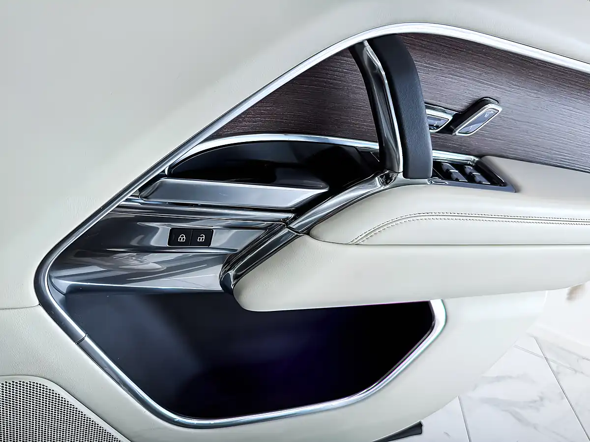Used 2023 Land Rover Range Rover Hse White - Interior and Exterior details 17