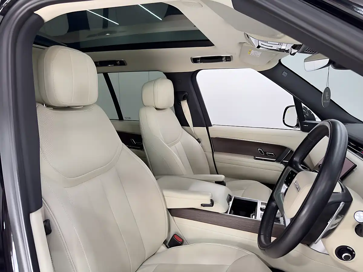Used 2023 Land Rover Range Rover Se Black - Interior and Exterior details 8