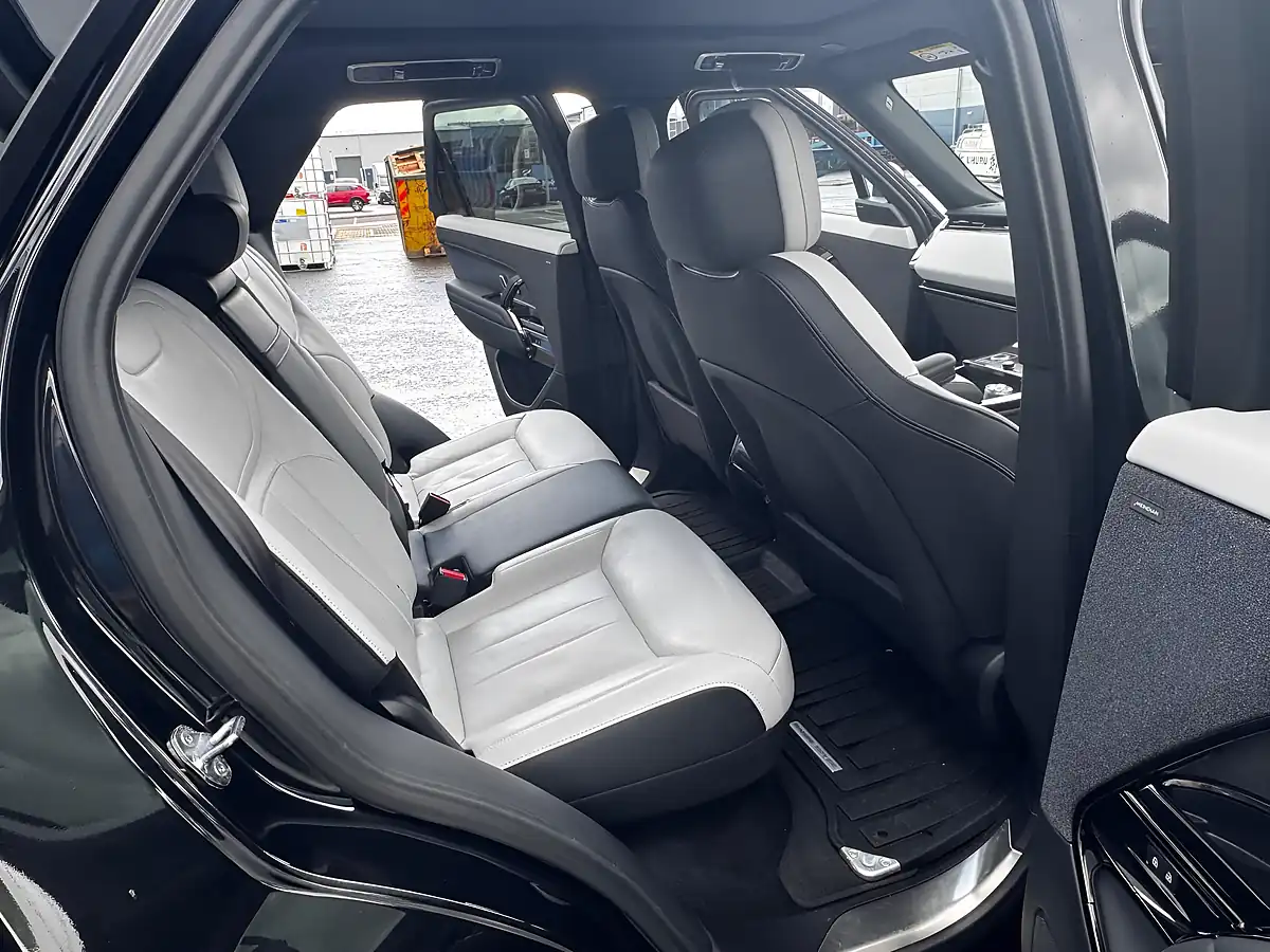 Used 2023 Land Rover Range Rover Sport Dynamic Se Black - Interior and Exterior details 14