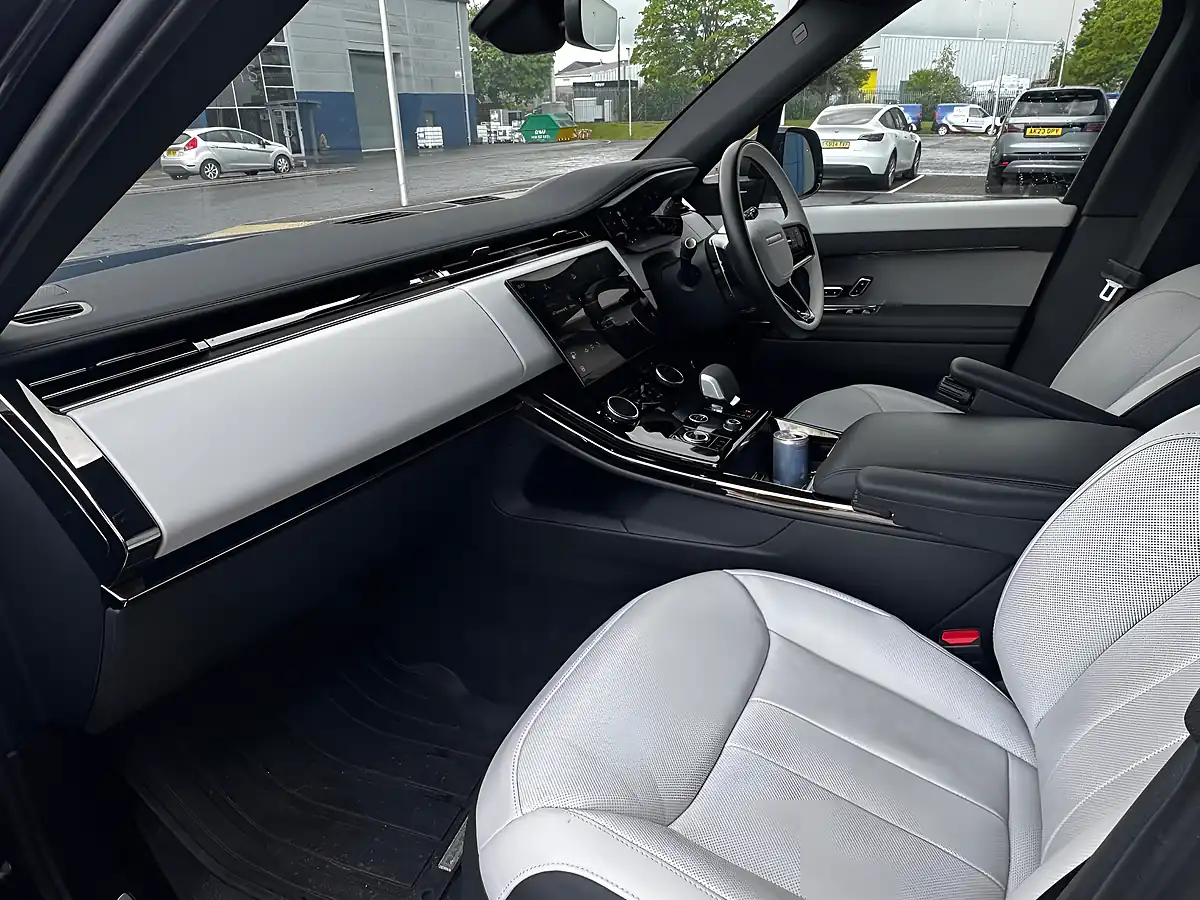 Used 2023 Land Rover Range Rover Sport Dynamic Se Black - Interior and Exterior details 17