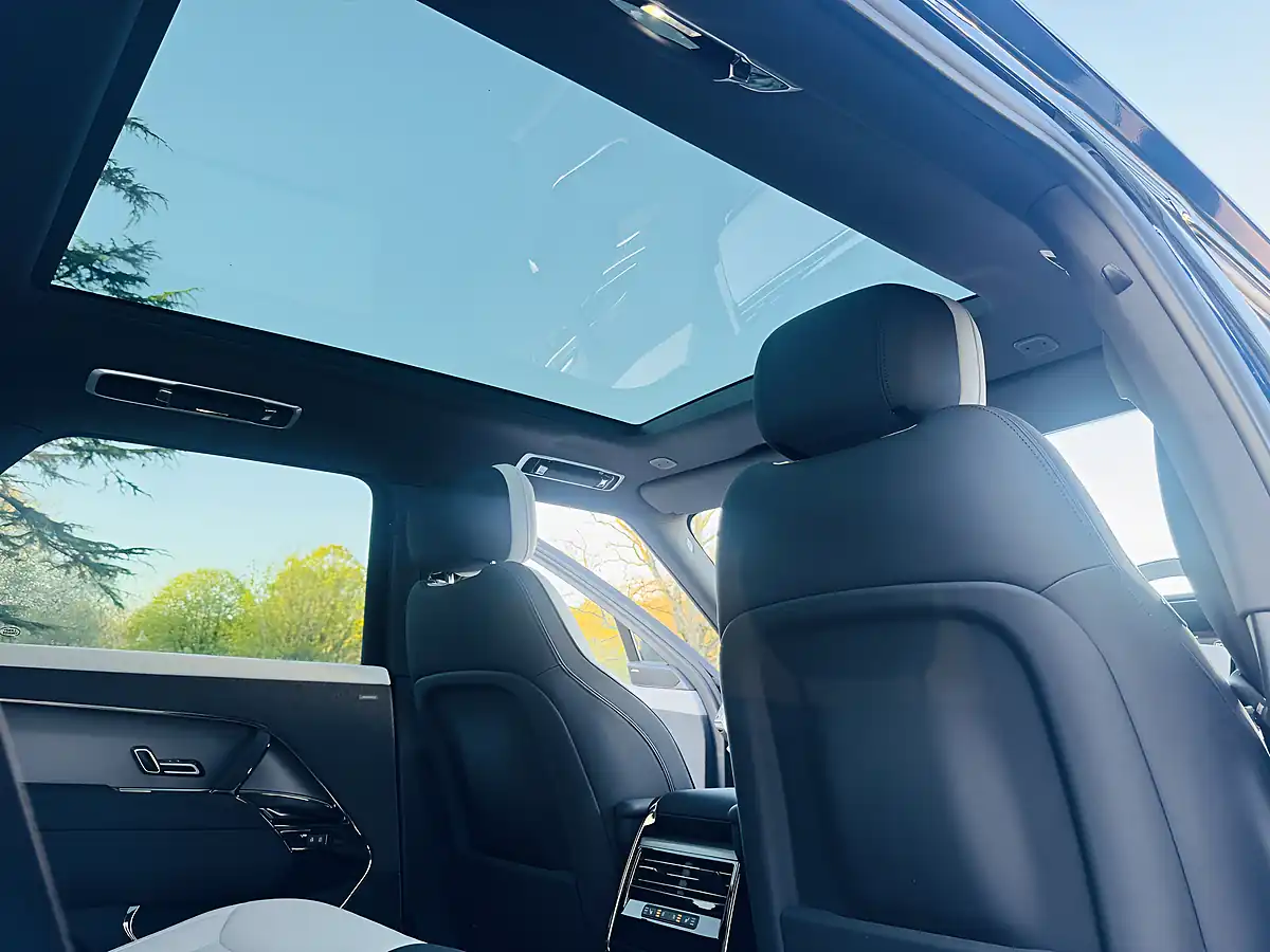 Used 2023 Land Rover Range Rover Sport Dynamic Se Blue - Interior and Exterior details 16