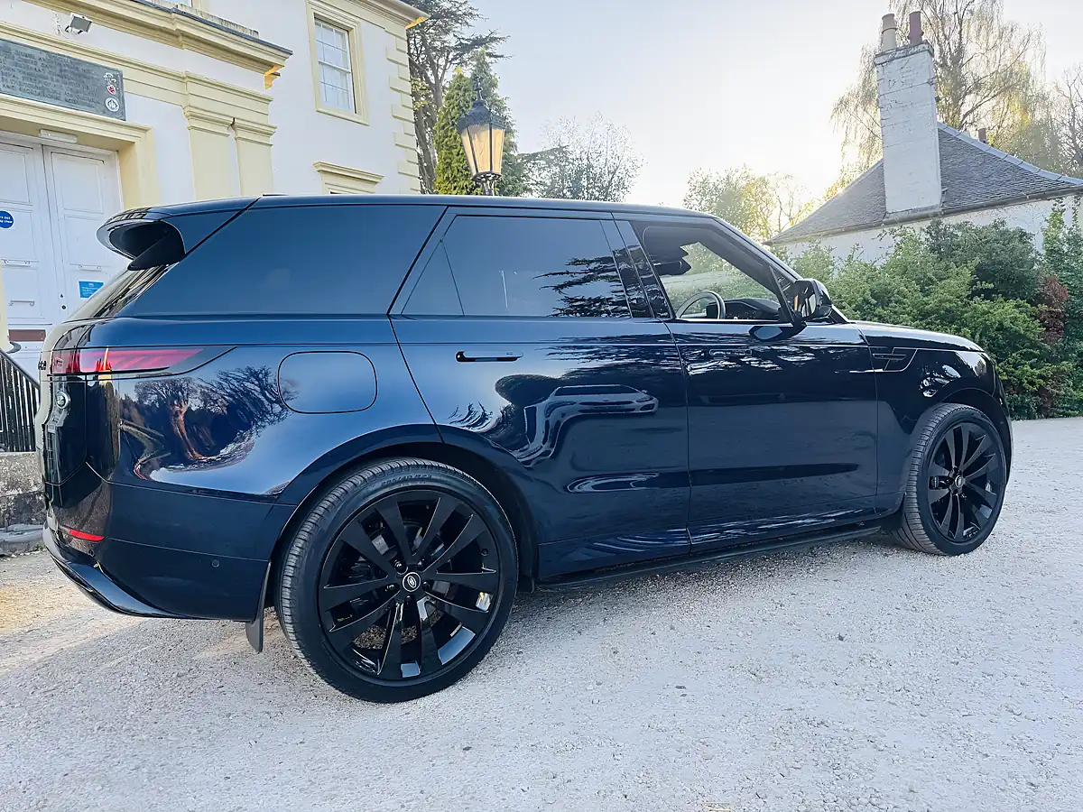 Used 2023 Land Rover Range Rover Sport Dynamic Se Blue - Interior and Exterior details 5