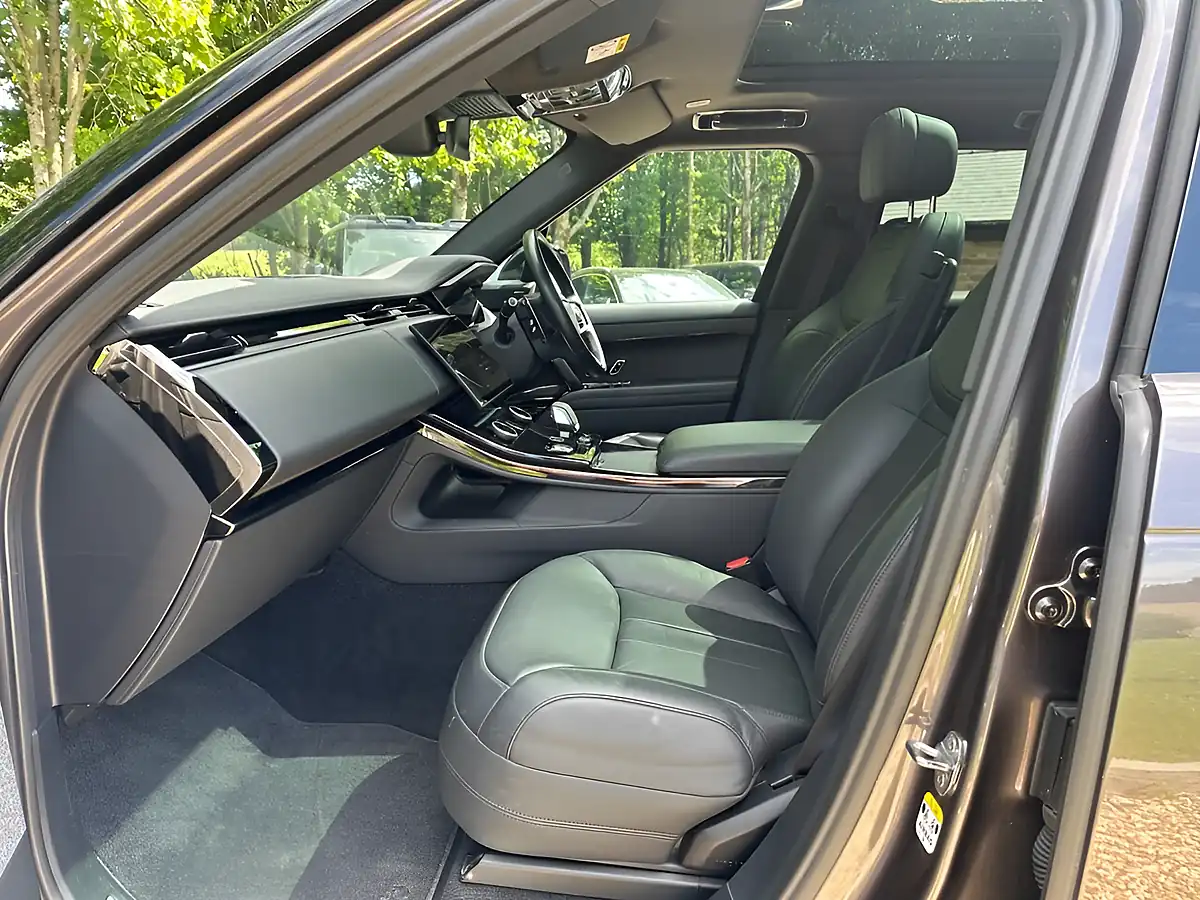 Used 2023 Land Rover Range Rover Sport Dynamic Se Charente Grey - Interior and Exterior details 4