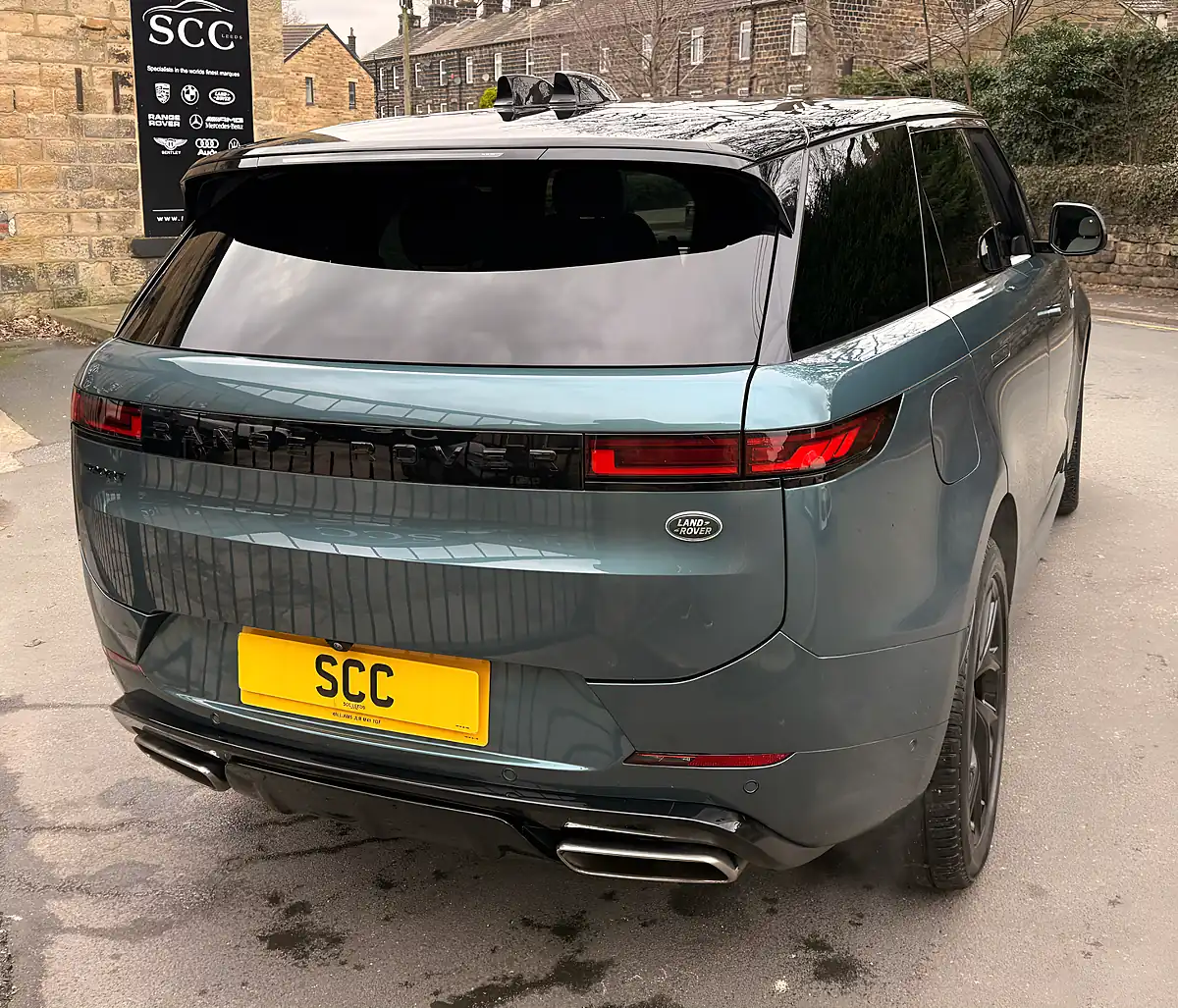 Used 2023 Land Rover Range Rover Sport Dynamic Se Giola Green - Interior and Exterior details 10