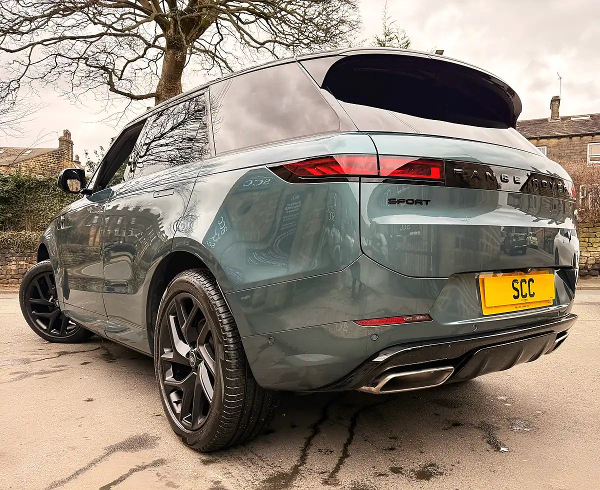 Used 2023 Land Rover Range Rover Sport Dynamic Se Giola Green - Interior and Exterior details 9