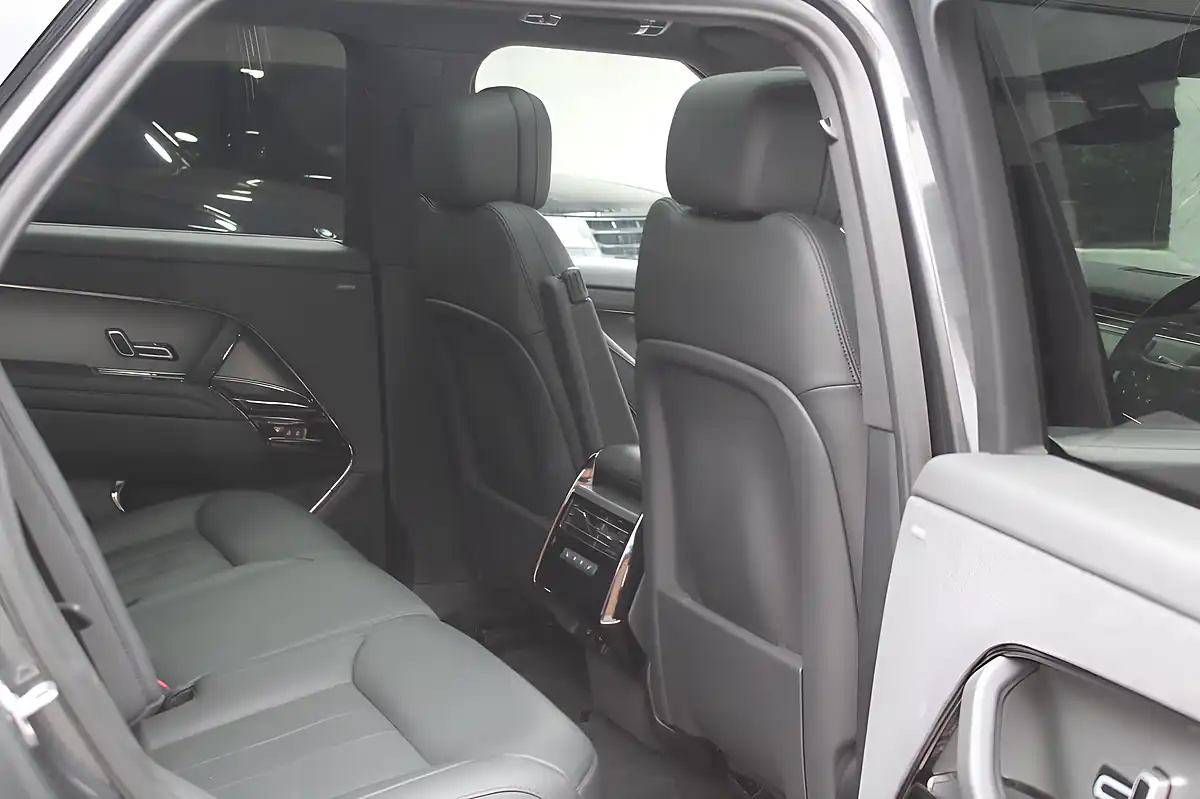 Used 2023 Land Rover Range Rover Sport Dynamic Se Grey - Interior and Exterior details 11
