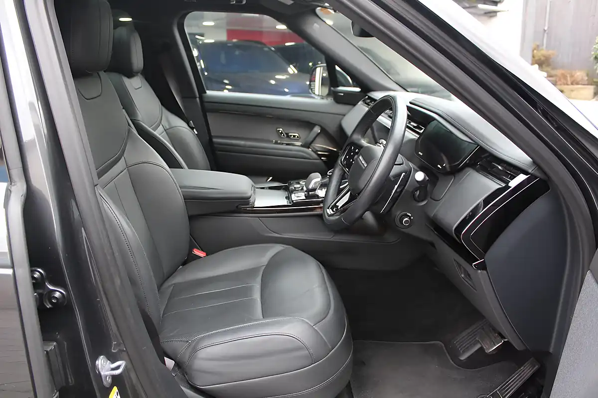 Used 2023 Land Rover Range Rover Sport Dynamic Se Grey - Interior and Exterior details 4