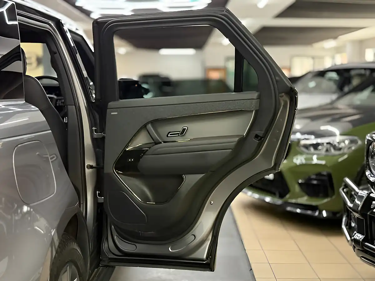 Used 2023 Land Rover Range Rover Sport Dynamic Se Grey - Interior and Exterior details 13